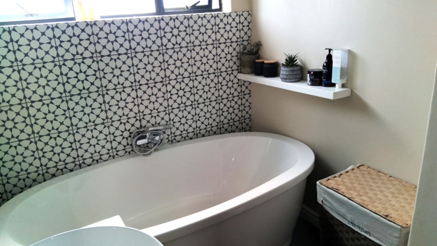 5 Bedroom Property for Sale in Riversdale Western Cape